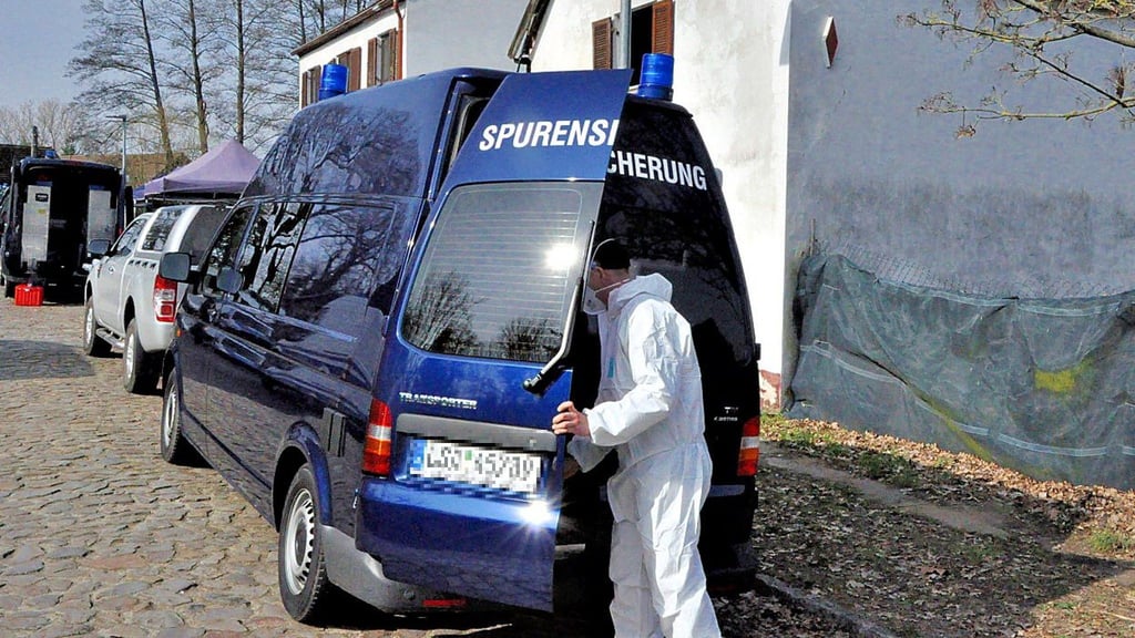 In Parchen durchsuchte die Polizei ein Gehöft.