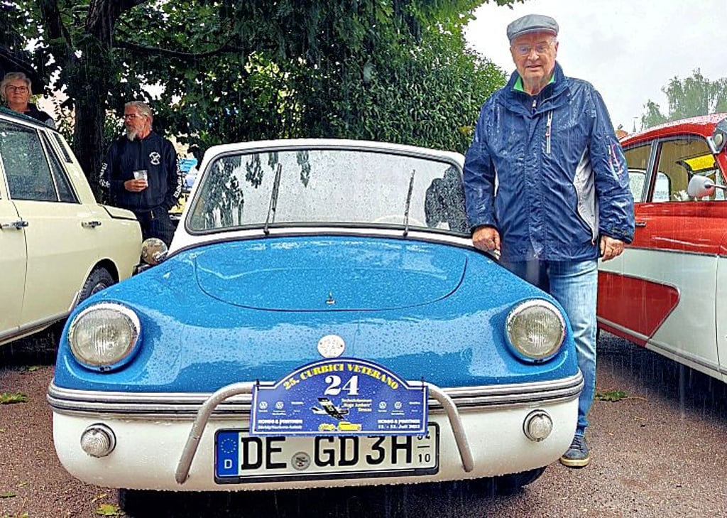 Wolfgang Siewert besitzt einen von weltweit zwei Burgfalken 250.