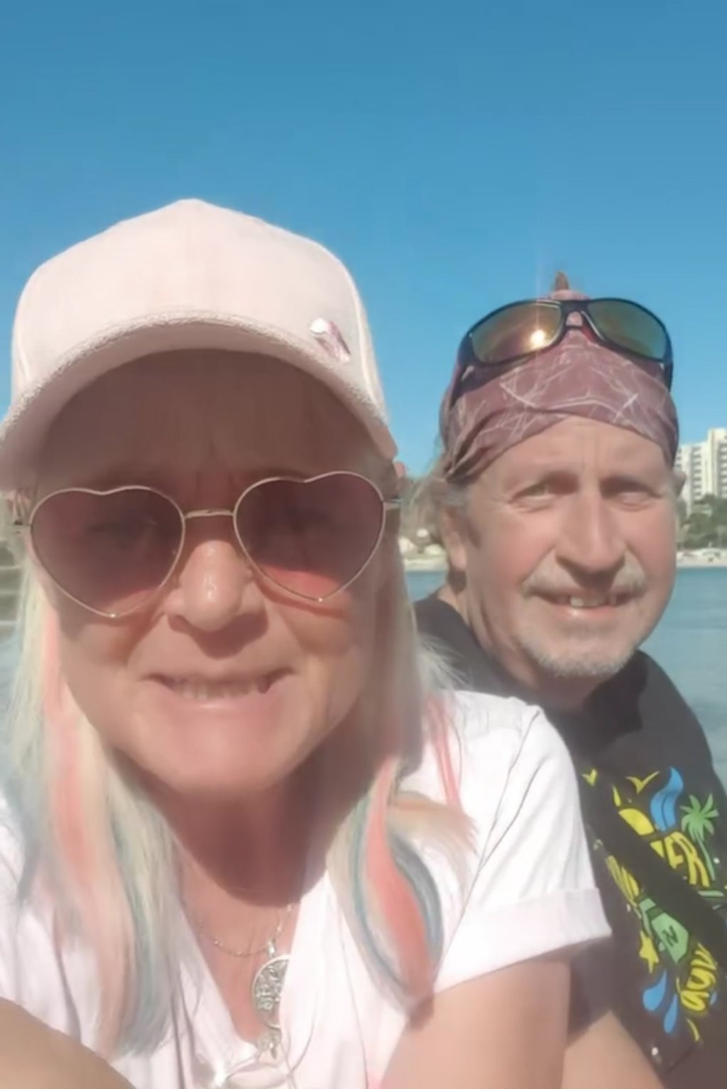 Der Mallorca-Auswanderer Thommy Schmelz liegt im Koma. Seine Frau Kathrin ist immer an seiner Seite.