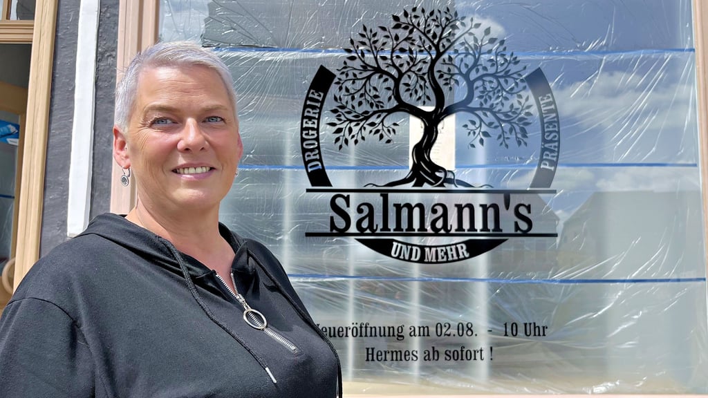 Neueröffnung einer Drogerie: Cindy Salmann vor ihrem eigenen kleinen Geschäft in der Tangermünder Innenstadt.