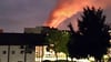 Von weitem ist der Brand an der Friedrich-Engels-Straße in Oebisfelde zu sehen.