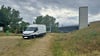 Ein Camper in Hohenwarthe vor der Trogbrücke.
