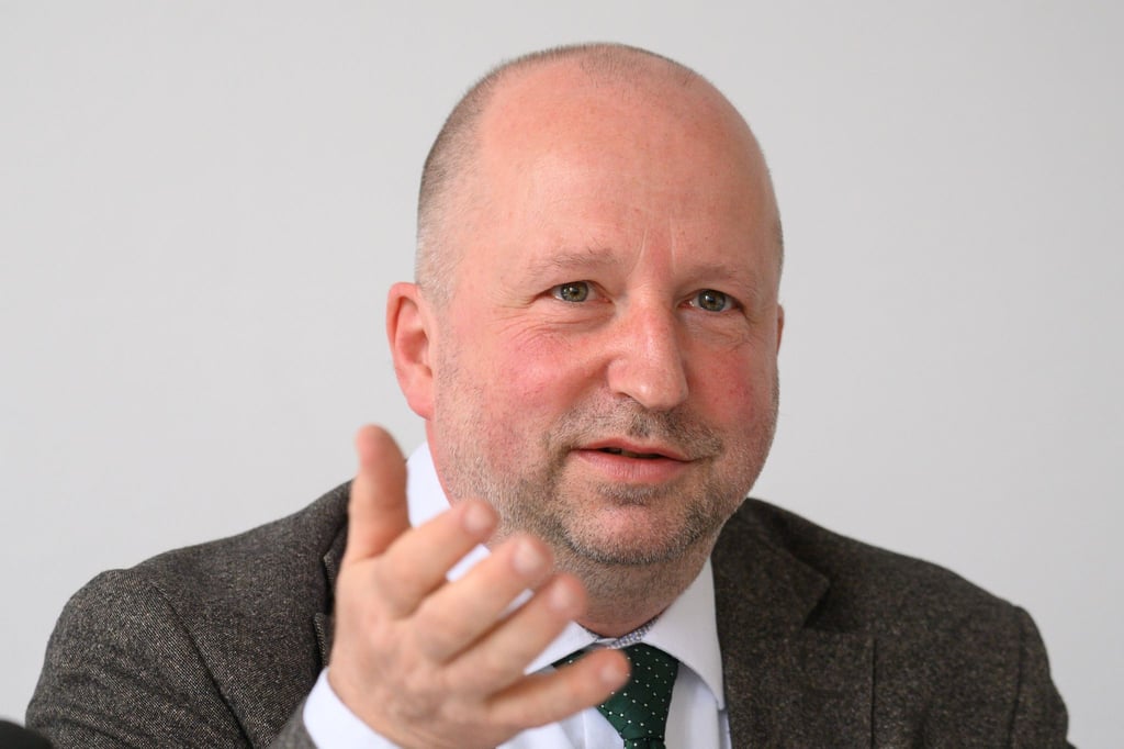 Der Landesbeauftragte für die Aufarbeitung der SED-Diktatur in Sachsen-Anhalt, Johannes Beleites, fordert mehr Bundesverfassungsrichter mit einem ostdeutschen Hintergrund. (Archivbild)