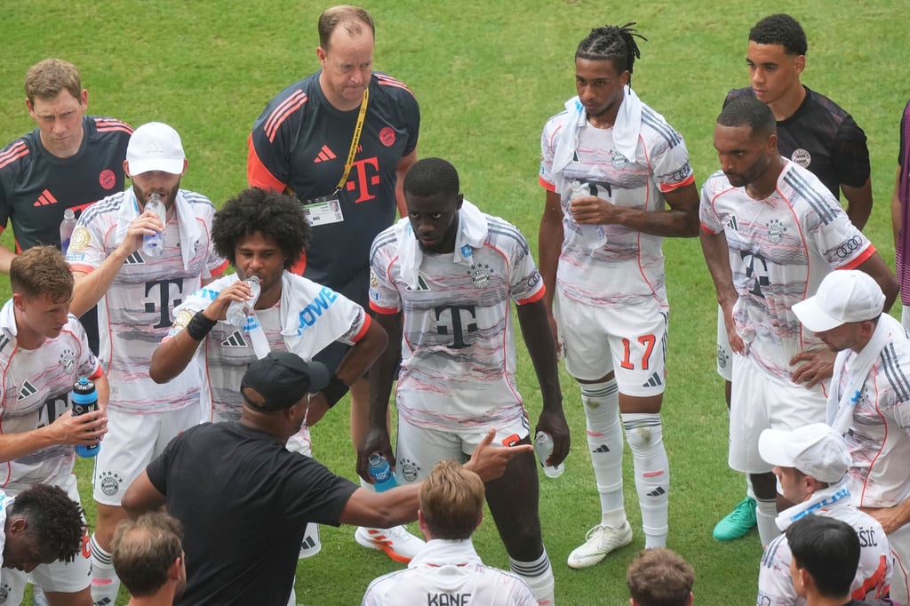 Bei der Club-WM - hier zu sehen Spieler des FC Bayern - gab es immer wieder Trinkpausen zur Erholung.