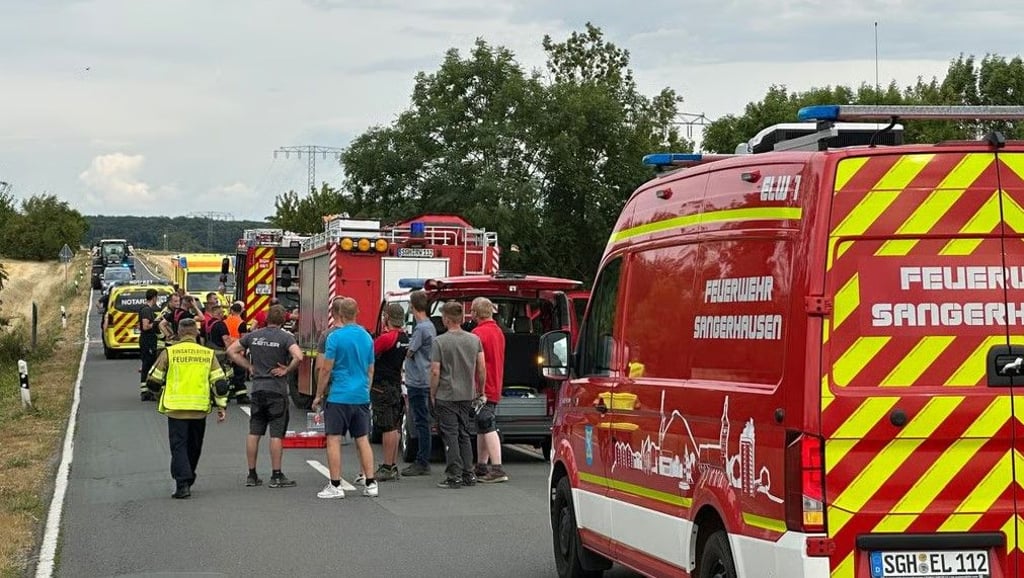 Rettungskräfte waren nach einem schweren Unfall im Landkreis Mansfeld-Südharz im Einsatz.