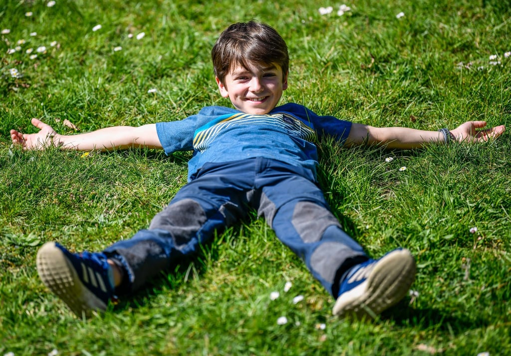Wenn Grasflecken in den Kleidungsstücken zurückbleiben, empfiehlt sich ein Vollwaschpulver mit Bleichmittel auf Sauerstoffbasis.