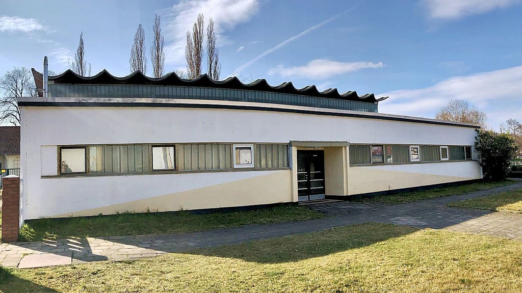 Aus der alten Turnhalle am Sportplatz in Sandersleben (Anhalt) soll mit Hilfe der Leader-Fördermittel eine Mehrzweckhalle werden.
