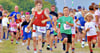 Lichterlauf 2024: DIe Kinder starten auf die etwa 500 Meter lange Strecke.