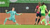Wechselt zum WFC Arsenal: Die bisherige Wolfsburgerin Anneke Borbe (l).