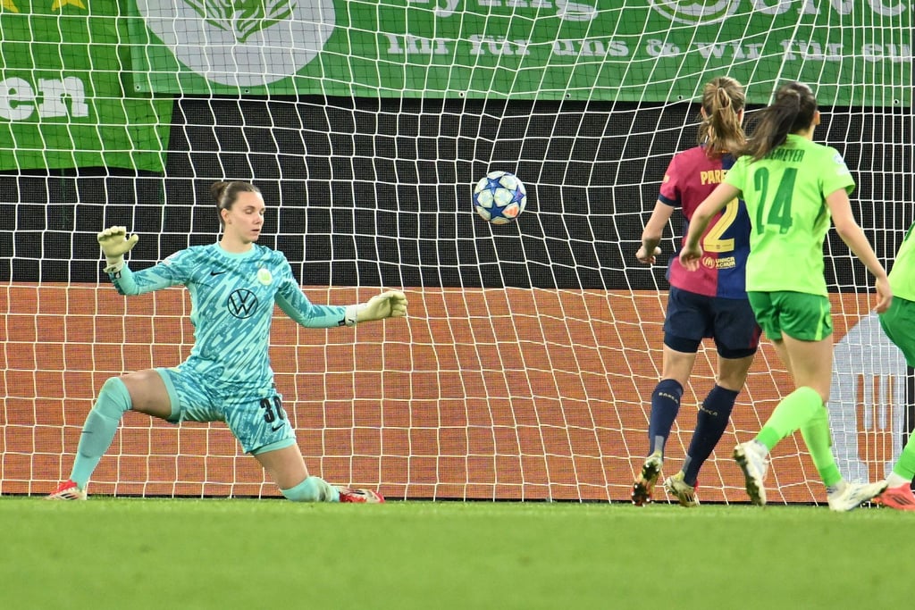 Wechselt zum WFC Arsenal: Die bisherige Wolfsburgerin Anneke Borbe (l).