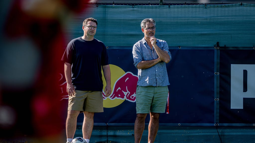 David Wagner (rechts) am Nachwuchszentrum von RB Leipzig.