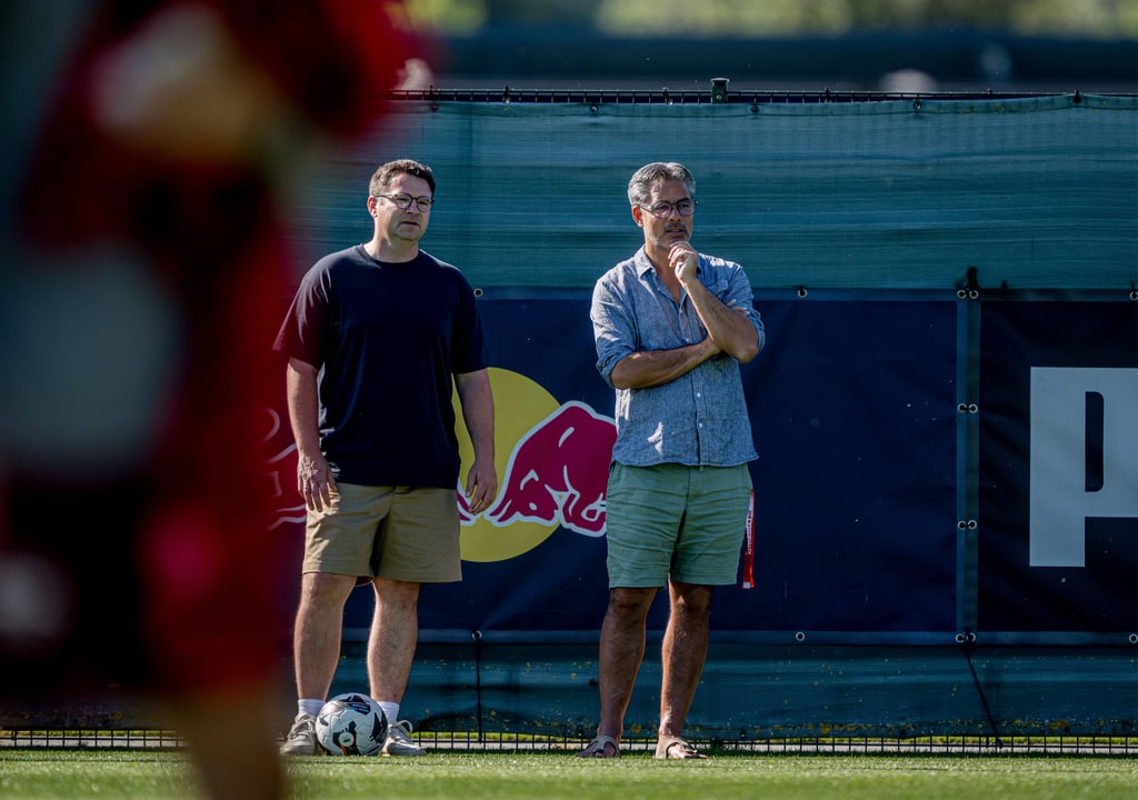 David Wagner (rechts) am Nachwuchszentrum von RB Leipzig.