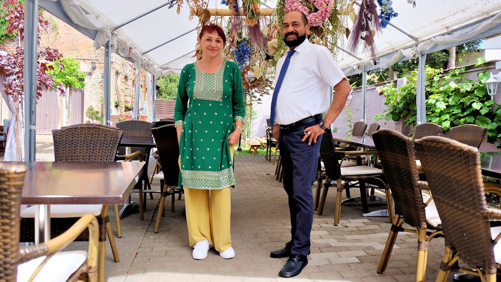 Alina Hlamozda und Satnam Singh Satti betreiben das „Taj Mahal“ in Wittenberg.