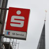 Die Sparkasse Anhalt-Bitterfeld muss aktuell rund 100.000 Kunden erreichen - sonst droht viel Ärger.