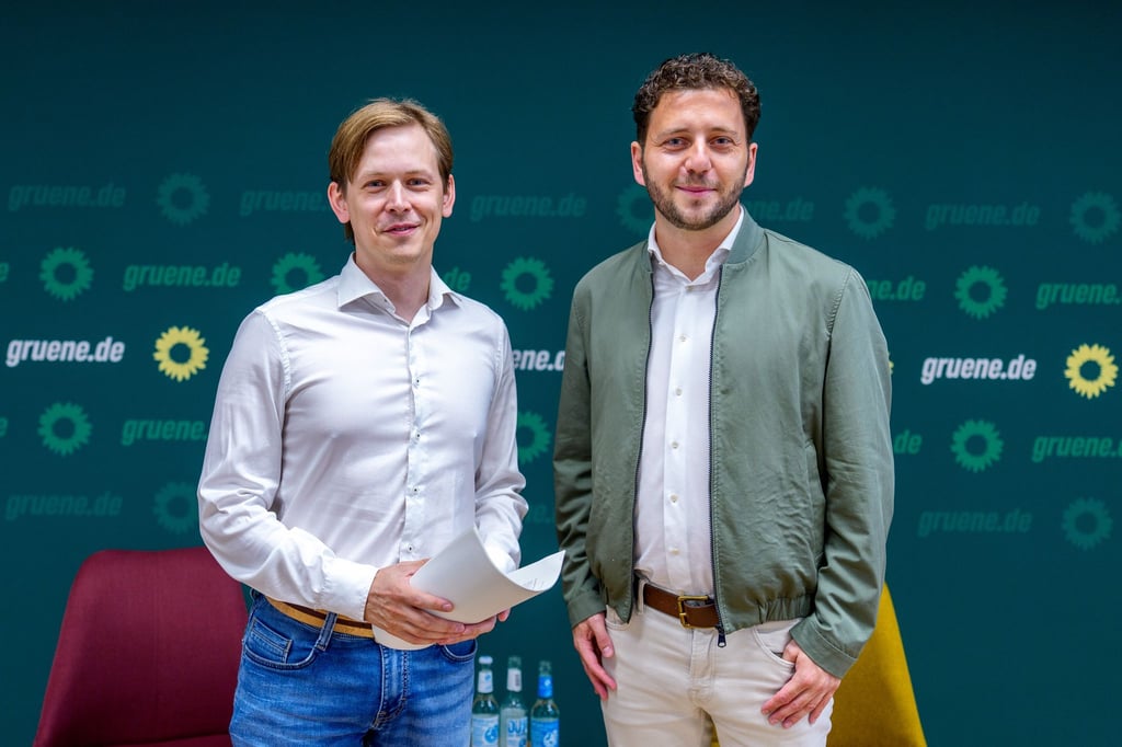 Die Grünen, hier Parteichef Felix jBanaszak und Vorstandsmitglied Heiko Knopf, wollen um Unterstützung im Osten kämpfen.