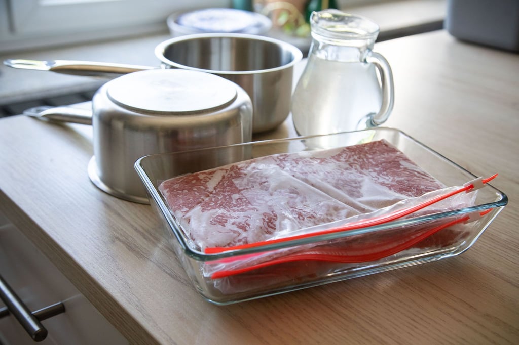 Lässt sich Hackfleisch mit Hilfe von zwei Töpfen und warmem Wasser schneller auftauen?