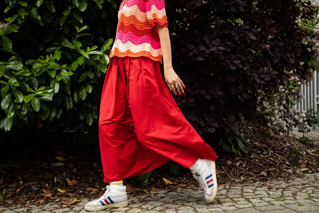 Wer kräftige Töne wie Rot, Orange und Pink kombiniert, sollte darauf achten, dass alle Farben entweder warm oder kalt sind.