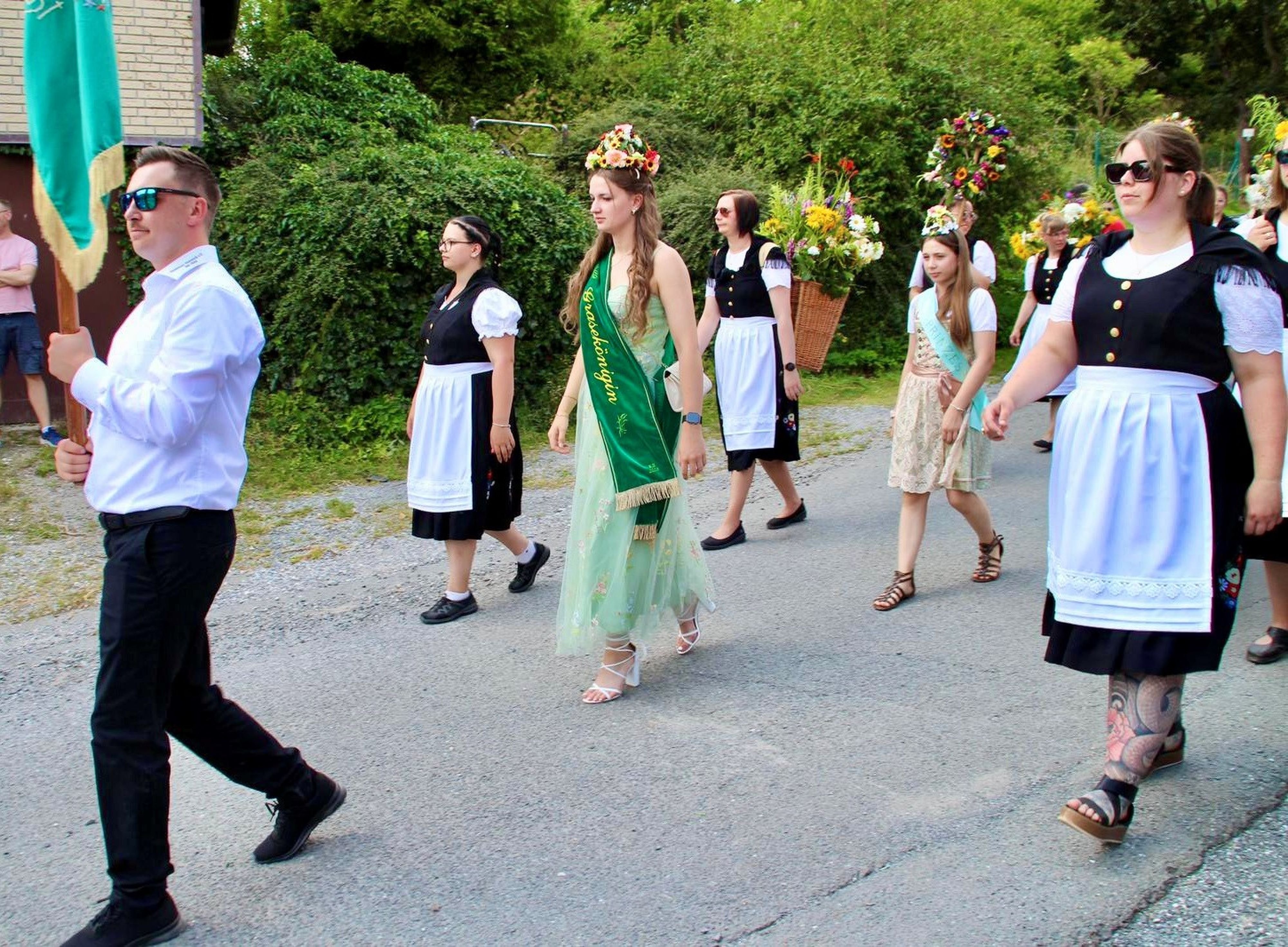 Tradition in Neuwerk: Grasedanz im Harz: Wer wird 2025 Grasekönigin in Neuwerk?