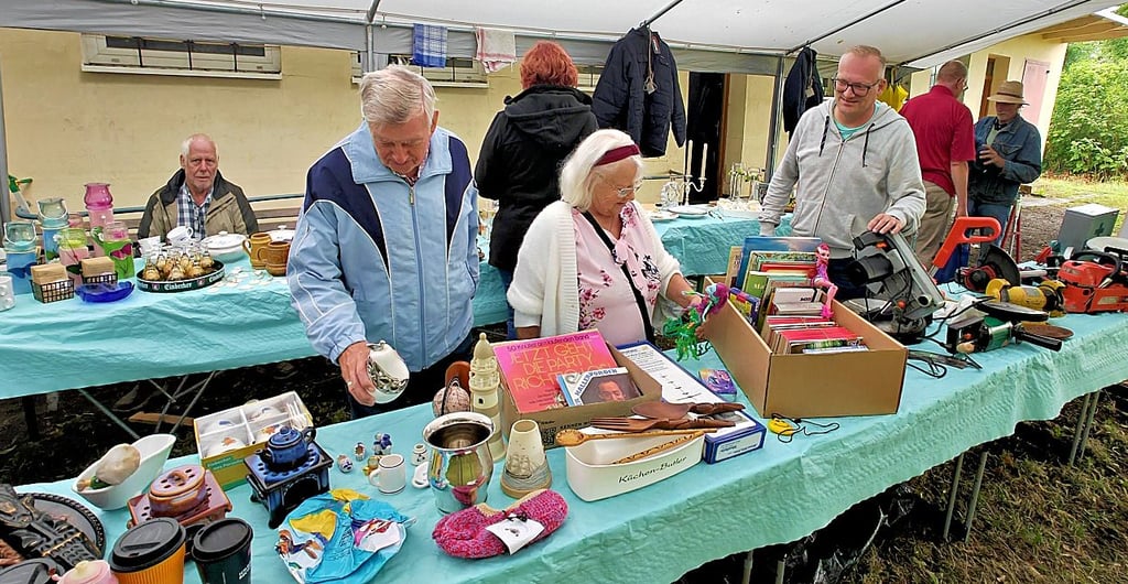 Beim Trödelmarkt konnten die Besucher stöbern.