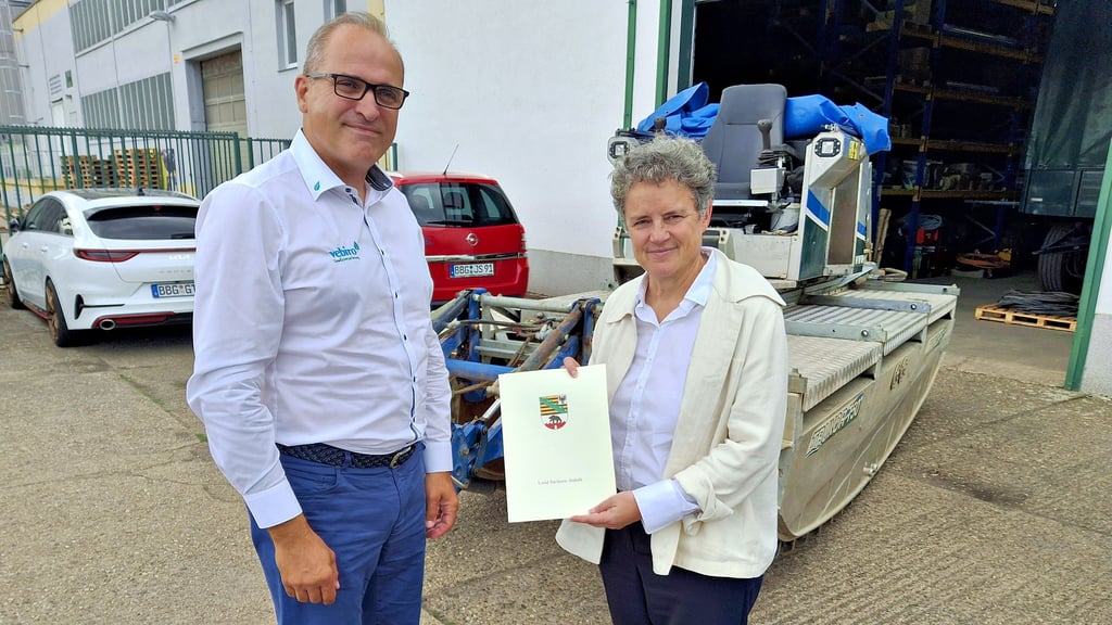 Fördermittel hatte Ministerin Lydia Hüskens für Vebiro-Chef Joachim Beiler im Gepäck.