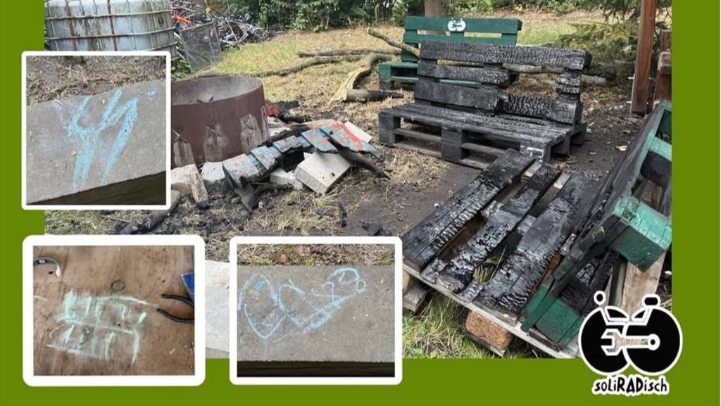 Die Sitzgruppen der Fahrrad-Selbsthilfewerkstatt "soliRADisch" in Magdeburg sind verbrannt. Die Initiative geht von einem Anschlag mit faschistischem Hintergrund aus. Diverse Nazi-Symbole wurden mit Kreide gezeichnet.