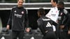 Newcastle United soll an Frankfurts Hugo Ekitiké (l) interessiert sein.