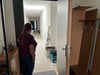 Die 73 Jahre alte Magdeburgerin zieht mit ihrem pflegebedürftigen Mann in das Budenbergstift. Sie müssen jedoch auf einer noch laufenden Baustelle wohnen. 