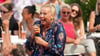 Kürzlich hat Andrea Kiewel im ZDF-Fernsehgarten ihre Verlobung bekanntgegeben.
