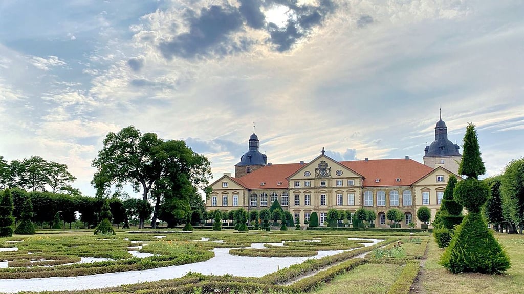 Die Trockenheit der vergangenen Jahre macht sich auf Schloss Hundisburg bemerbar.