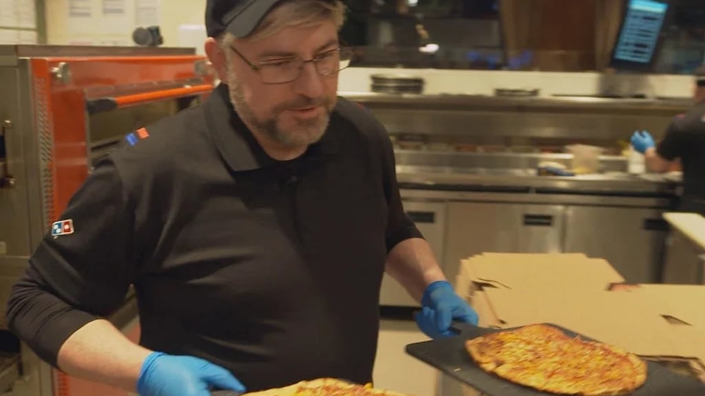 In der RTL-Sendung "Undercover Boss" wollte Domino's Chef Alexander Tauer herausfinden, wie sein Team wirklich arbeitet – und wurde vom Alltag überrollt.
