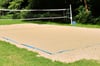 Das Beachvolleyballfeld lockt sportliche Besucher aus der Region ins Waldbad Kayna.