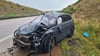 Ein Auto hat sich auf der A 38 überschlagen. Eine Person wird ins Krankenhaus gebracht.