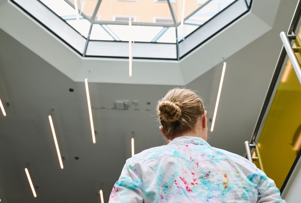 Ob erleichtert oder wehmütig: Beim Jobwechsel ist auch der Abschied aus dem endenden Arbeitsverhältnis wichtig.