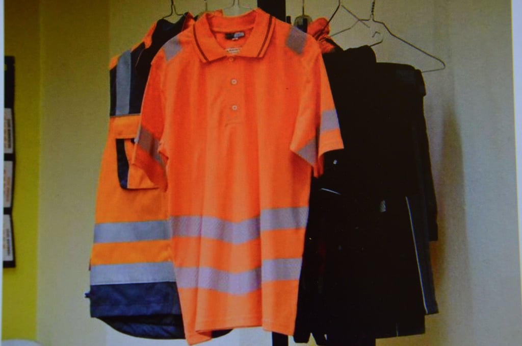 Die Schutzarbeitsbekleidung für Mitarbeiter im Bauhof.