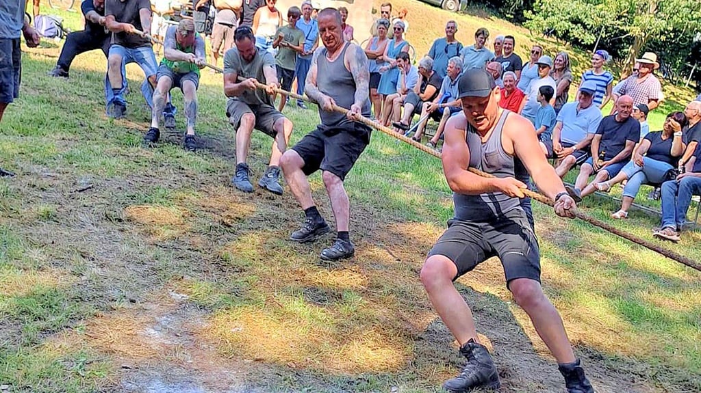 Beim Heimatfest in Alterode im vergangenen Jahr wurde das „Tauziehen über die Eine“ erstmals durchgeführt.