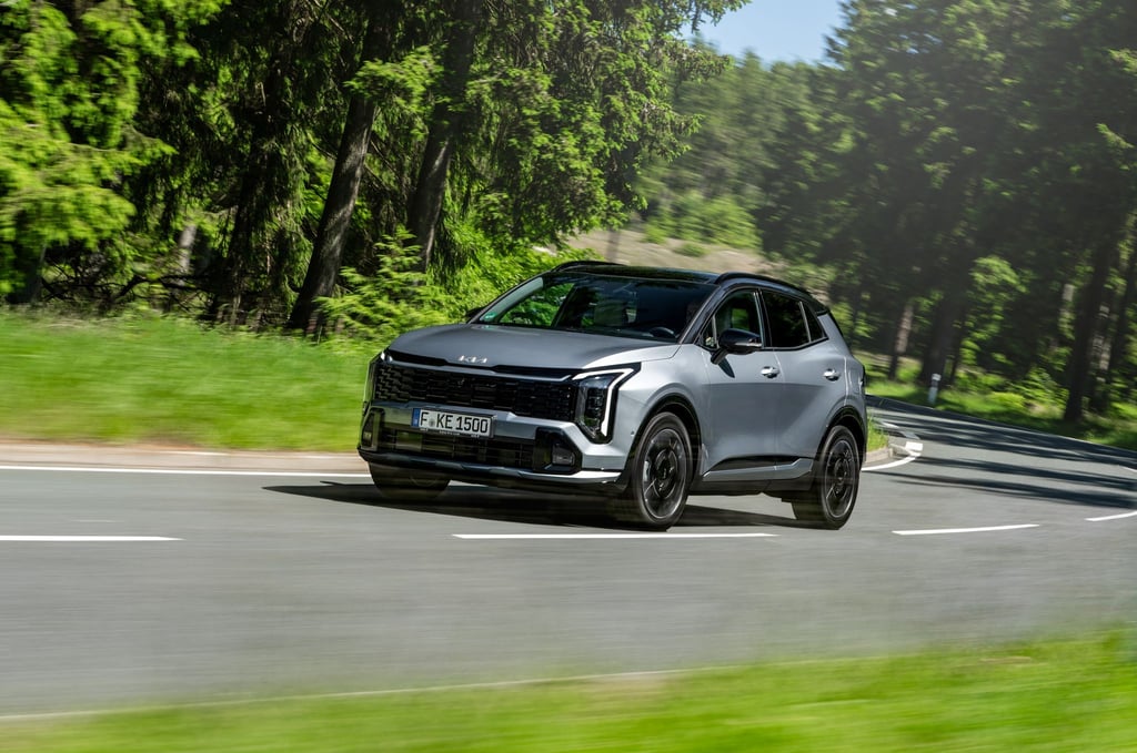 Der Kia Sportage kommt mit erneuerter Optik und mehr Leistung zu Preisen ab 35.190 Euro auf den Markt.