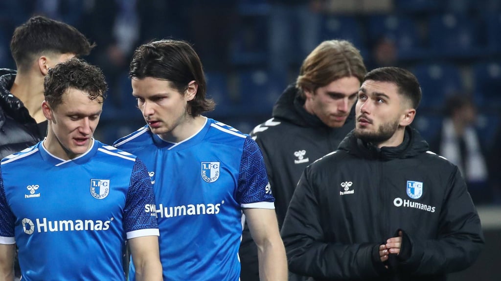 Samuel Loric (re.) hat sich schwer verletzt: Der Schienenspieler wird dem 1. FC Magdeburg bis auf Weiteres fehlen.