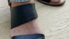 Tipp aus der Ballettszene: Babypuder reduziert das Schwitzen und kann bei neuen Sandalen eine Hautreizung durch Reibung verhindern.