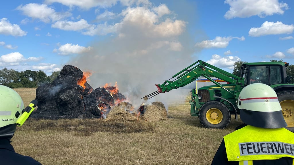 Heuballenbrand zwischen Wendemark und Neukirchen, 15. Juli 2025.