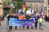 Die Spitze der Demonstration beim CSD am Samstag in Köthen.