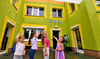 Celina, Julia, Nele und Olivia aus dem „Spatzennest“ in der Mühlenbreite wissen Bescheid: „Hier wird bald eine Treppe gebaut.“ 