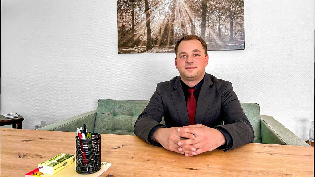 Lucas Drafehn ist jetzt Geschäftsführer im Bestattungsinstitut Mollnau in Braunsbedra.