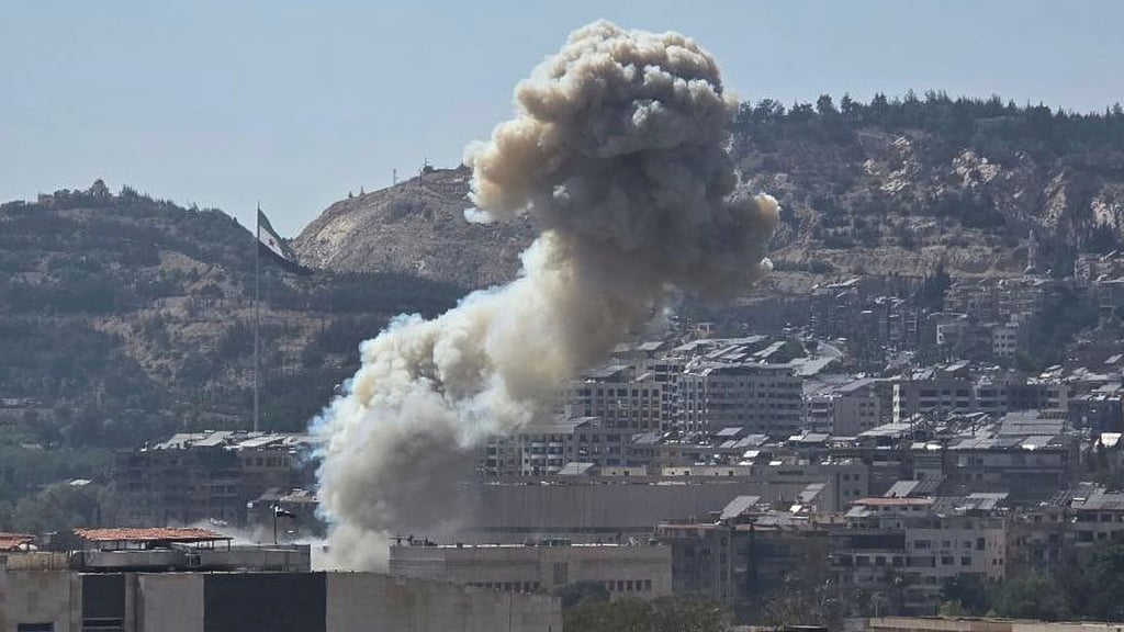 Israels Armee greift nach tagelanger Gewalt im Süden Syriens Ziele in Damaskus an.