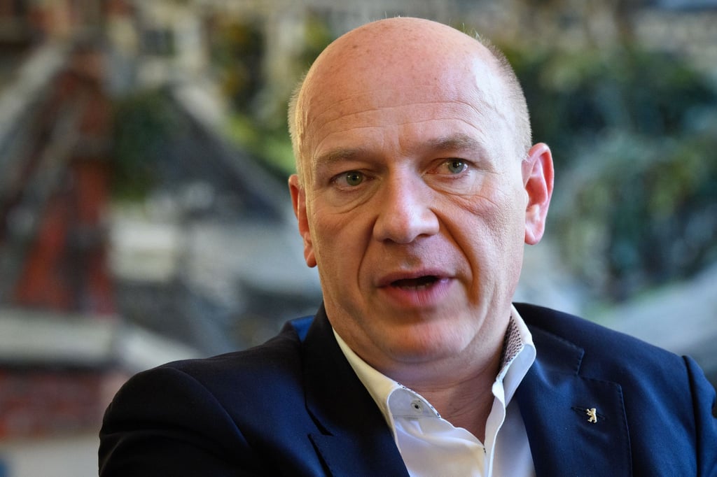 Berlins Regierungschef Kai Wegner (CDU) trauert um den Theatermacher Claus Peymann. (Archivbild)