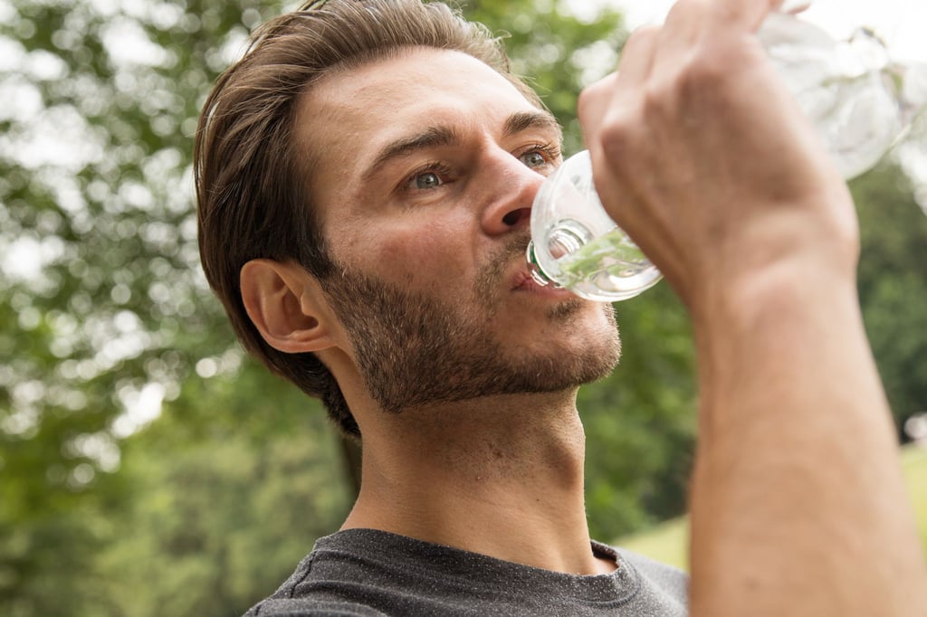 Acetaldehyd im Wasser macht sich durch einen süßlichen Geschmack bemerkbar.