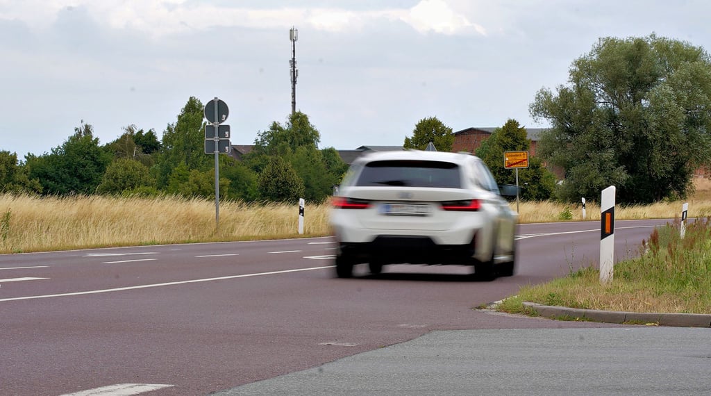 Geschwindigkeitsüberschreitungen am Ortseingang in Welseben stellen ein großes Sicherheitsrisiko dar.