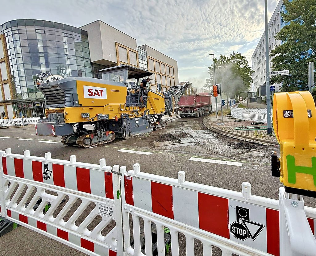 Bauarbeiten zur Sanierung der Wolfgangstraße in Dessau haben Montag begonnen. Dieser Bauabschnitt dauert bis voraussichtlich 8. August.