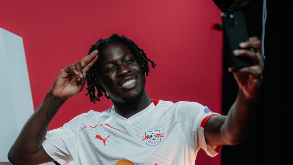 Johan Bakayoko wechselt von PSV Eindhoven zu RB Leipzig und übernimmt die Rückennummer 9.