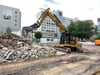 In der Magdeburger Innenstadt rollen die Bagger: Die Bauarbeiten für das erste Premier Inn Hotel in Sachsen-Anhalt haben offiziell begonnen. An der Ecke Himmelreichstraße/Leiterstraße laufen derzeit die Abriss- und Baufeldfreimachungsarbeiten, mit denen der Weg für den Hotelneubau geebnet wird.