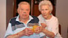Hermann und Hannelore Hoppe haben in Ilsenburg auf ein Jubiläum angestoßen.  